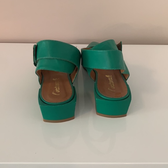 Green pointy flat shoes - Picture 3 of 3